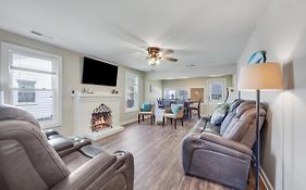 Beachy Keen, North Myrtle Beach Beach Single-Family House, 150 Feet To Ocean! Pets Welcome!